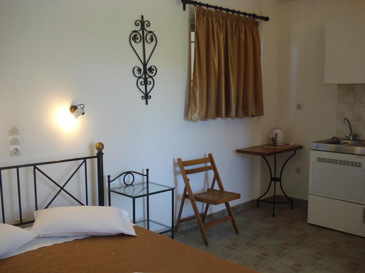 Iron House Apartment Agios Georgios  Exterior foto